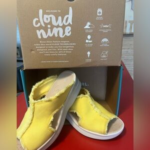 Bzees Clowd Nine yellow sandels